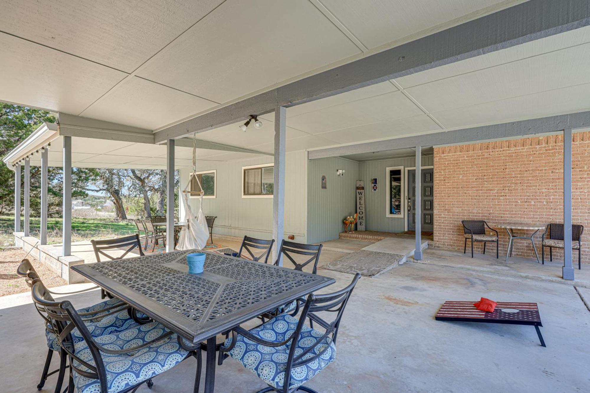 Home With Sunroom And Fire Pit - Near Canyon Lake! Kültér fotó